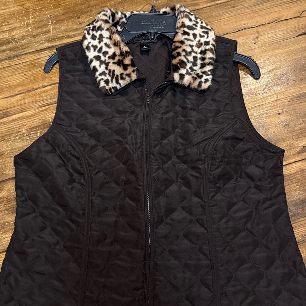 I.N. Studio Black Quilted Vest with Animal Print Collar - Picture 3 of 4